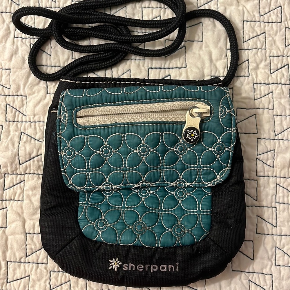 Sherpani small shoulder bag